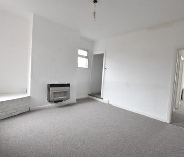 3 bedroom end of terrace house to rent - Photo 3