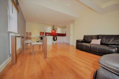 1 bedroom Flat in Flat 7, Leeds - Photo 2