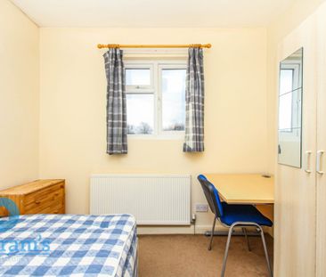 6 bed Semi-Detached House for Rent - Photo 4