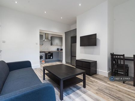 3 bedroom flat to rent - Photo 2