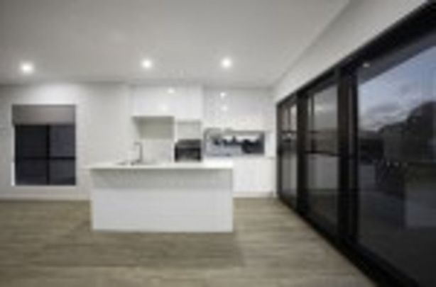 LUXURIOUS TOWNHOUSE NEAR THE BEACH - Photo 1