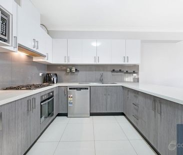 Modern Four-Bedroom Townhouse with Quality Inclusions - Photo 4