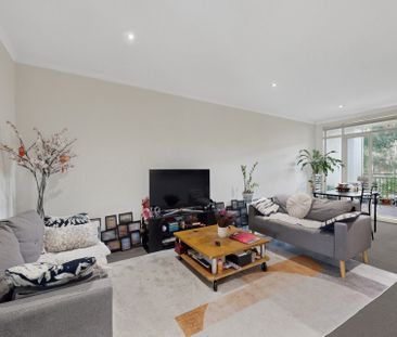 Charming Spacious Ground-Floor Apartment in Doncaster East - Photo 2