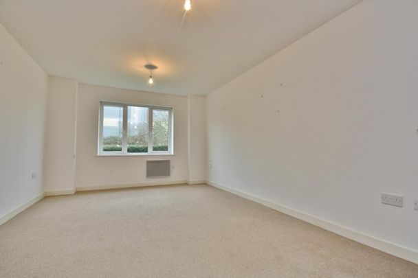 Dudley Place, Stanwell, Staines-upon-Thames, Surrey, TW19 7BG - Photo 1