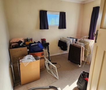 Centrally located 3 bedroom character home. - Photo 5