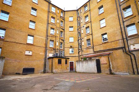 1 bedroom in a flat share to rent - Photo 3