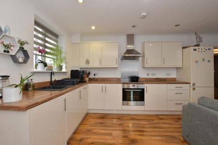 2 bedroom apartment to rent - Photo 2