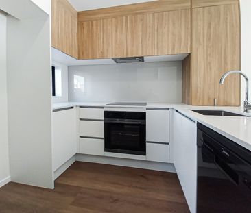 Nearly new Selo Park Townhouse - Photo 5