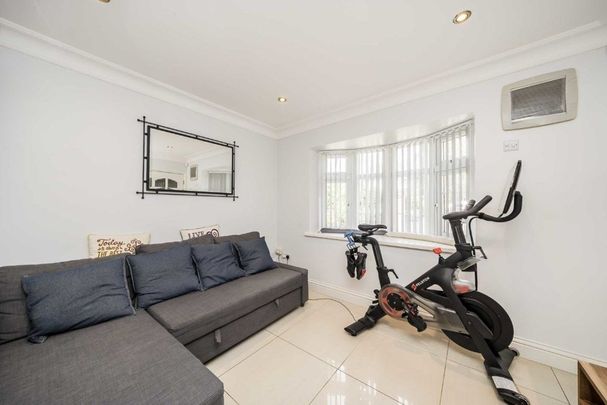 Hampton Court Avenue, East Molesey, KT8 - Photo 1