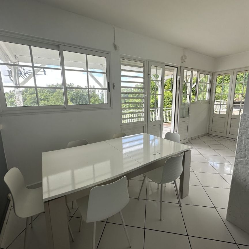 Location Appartement 5 pièces 104m² - Photo 1