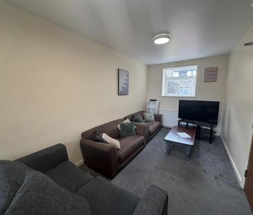 3 bedroom private hall to rent - Photo 2