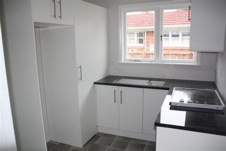 MANGERE EAST - 2 bedroom home - Photo 2