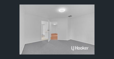 FRESH PAINT. NEW CARPET. 3 BED LOW-MAINT HOME WITH DUCTED HEAT & COOL!!! - Photo 5