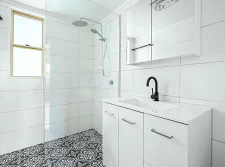 Freshly Renovated 4-Bedroom Home on a Spacious Block - Photo 4