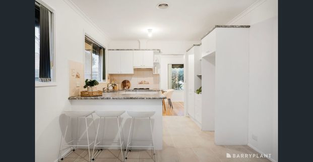 Corner Block Convenience in the Heart of Bundoora - Photo 1