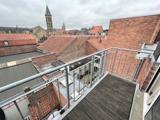 APPARTEMENT MET 1 SLAAPKAMER IN CENTRUM IEPER - Photo 1