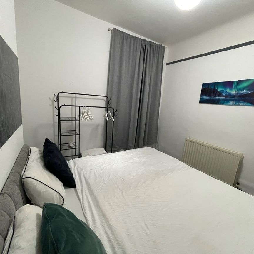 Room in a Shared House, Knoclaid Road, L13 - Photo 1