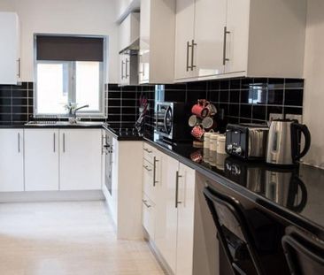 1 bedroom in a house share to rent - Photo 2