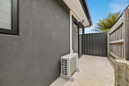 Brand new fully furnished rooms with private courtyards – All bills included! - Photo 4