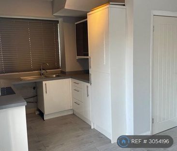 3 bedroom semi-detached house to rent - Photo 6
