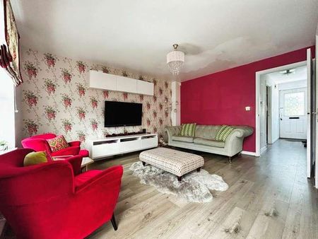 Walker Crescent, Langley, SL3 - Photo 2