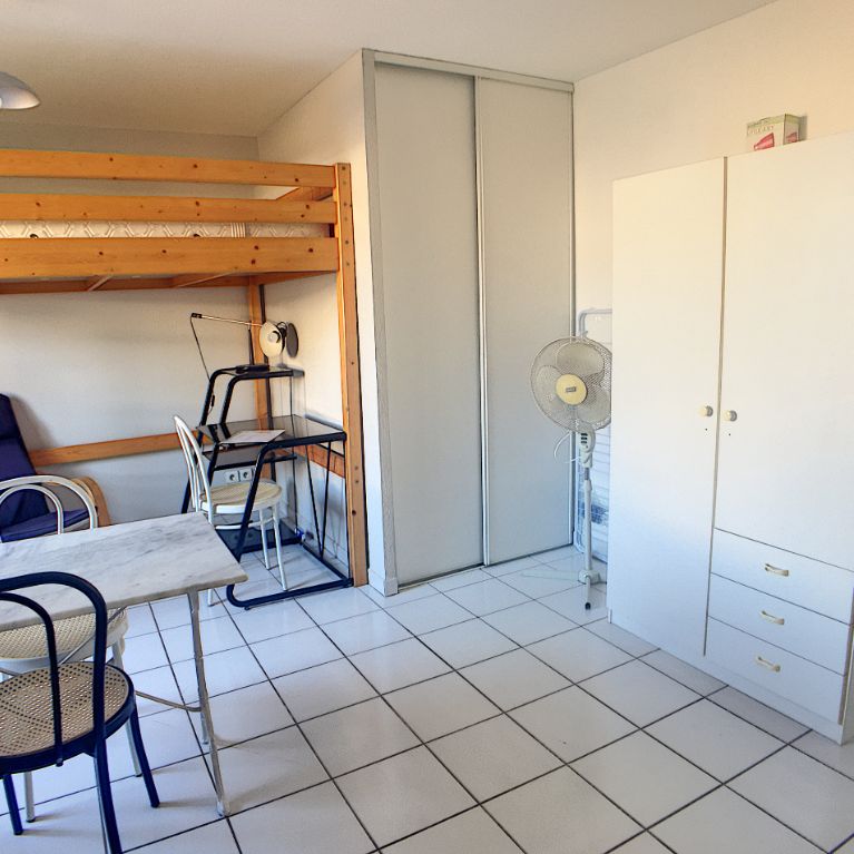 Studio 20 M² en intra- muros proche porte Saint Lazare, - Photo 1