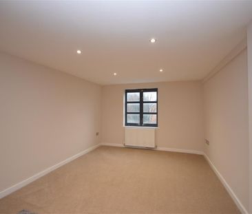 2 bedroom apartment - Photo 2