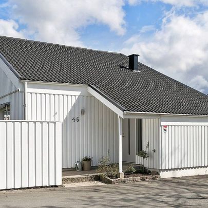 Hallstenshagen, Västra Frölunda - Photo 1