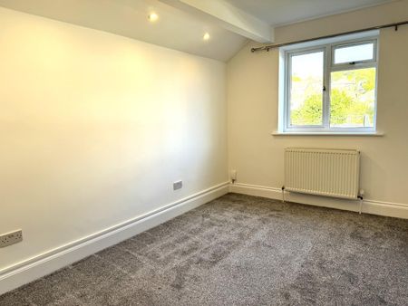 2 Bedroom Flat - Photo 2