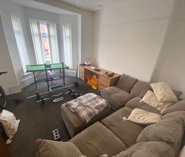 5 bedroom private hall to rent - Photo 1