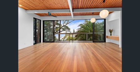 LUXURIOUS BEACHSIDE HAVEN - Photo 3