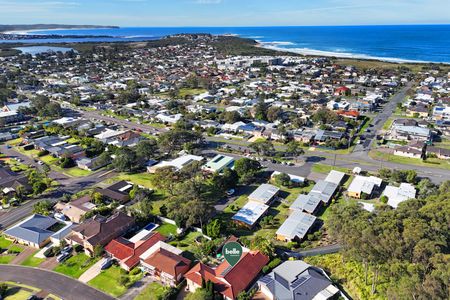 9 Silver Birch Close, Caves Beach NSW 2281 - House For Rent | Domain - Photo 5