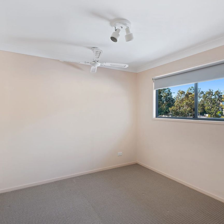 Executive style home in great location ! - Photo 1