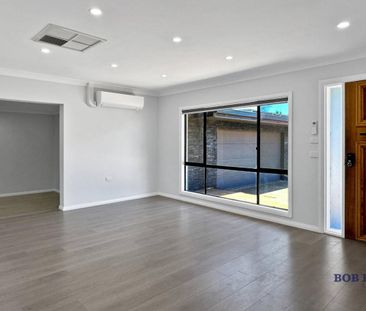 Renovated 4-Bedroom Home in East Dubbo - Close to Schools, Orana Ma... - Photo 2