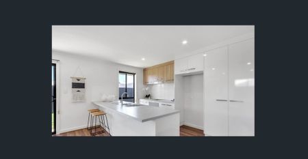 Lovely Family Home In Salisbury Plain ! - Photo 4