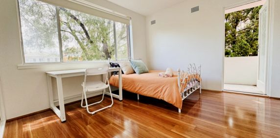 2 bed 1 bath - Photo 2