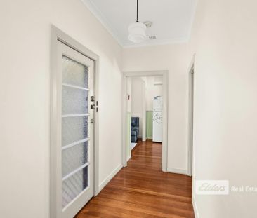 WELL PRESENTED COTTAGE - Photo 2
