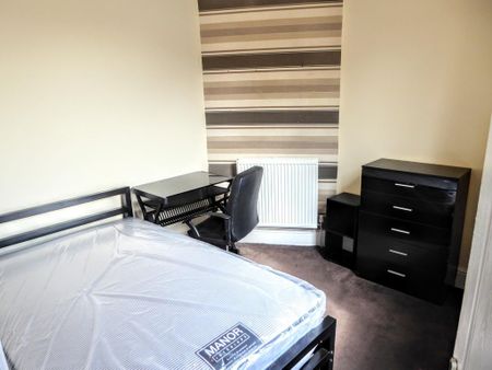 6 bedroom end of terrace house to rent - Photo 3