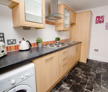 Town Mead, Rh11 7EH - Photo 2