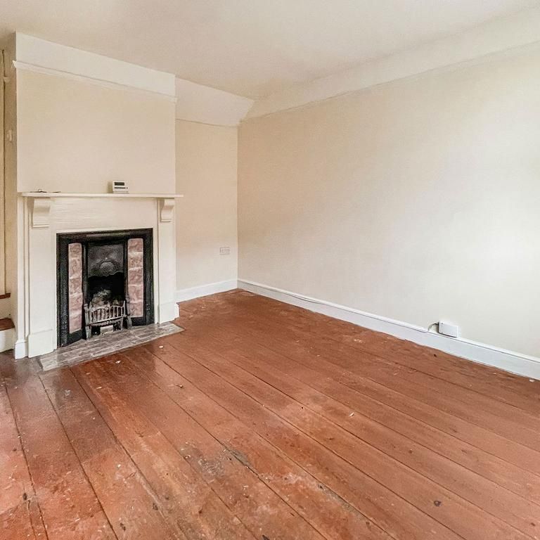 2 bedroom end of terrace house to rent - Photo 1