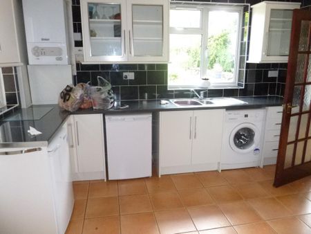 2 bedroom end of terrace house to rent - Photo 4
