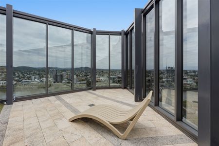 Modern, Light-Filled Studio in Prime Location - Photo 5