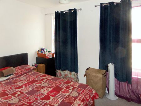 2 bedroom terraced house to rent - Photo 4