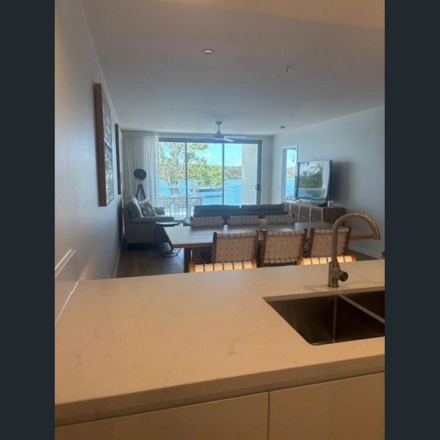 FULLY FURNISHED (cleaner inc) - Enjoy a serene lifestyle by the water - Photo 1