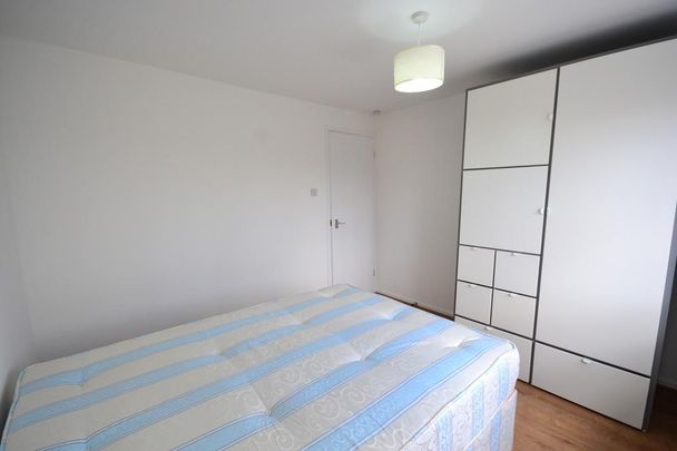 3 bedroom flat to rent - Photo 1