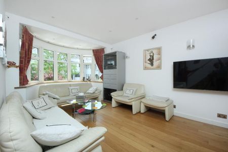 4 bedroom end of terrace house to rent - Photo 2