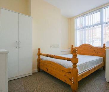 4 bedroom terraced house to rent - Photo 3