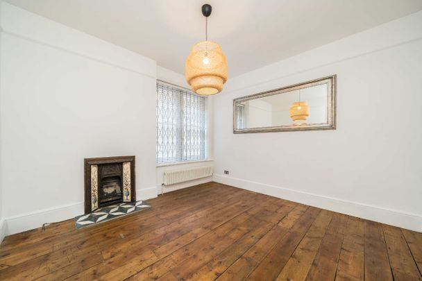 Prince Of Wales Mansions, Battersea, SW11, London - Photo 1