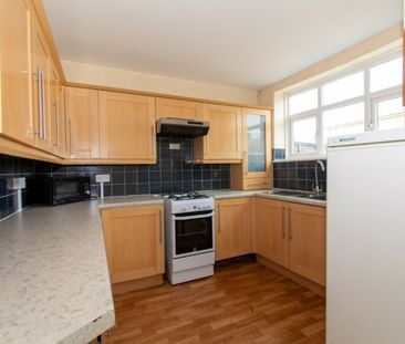 4 Double Bed Student house on Brassey Road - SEE VIDEO TOUR - Photo 2