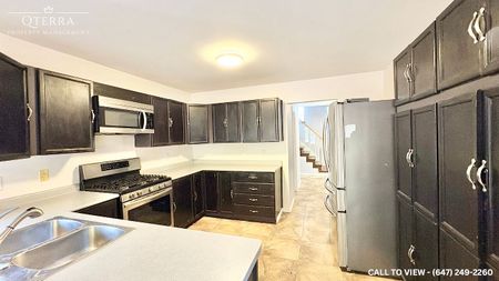 SPACIOUS 3-BEDROOM MAIN LEVEL WITH BRIGHT & MODERN CHARM - Photo 5